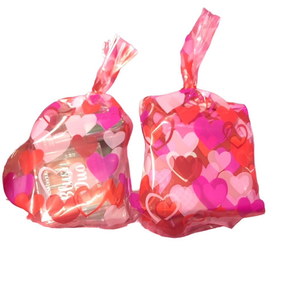 💕 Surprise Valentine’s Beauty bag 💕 - Picture 3 of 3